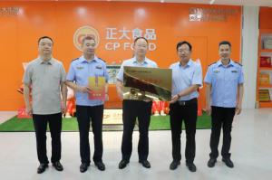 市文明辦、市市場(chǎng)監(jiān)管局聯(lián)合為我公司文明誠信經(jīng)營授牌